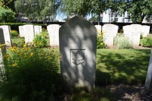 wojskowy grób kapitana zbigniewa szostaka na cmentarzu rakowickim 